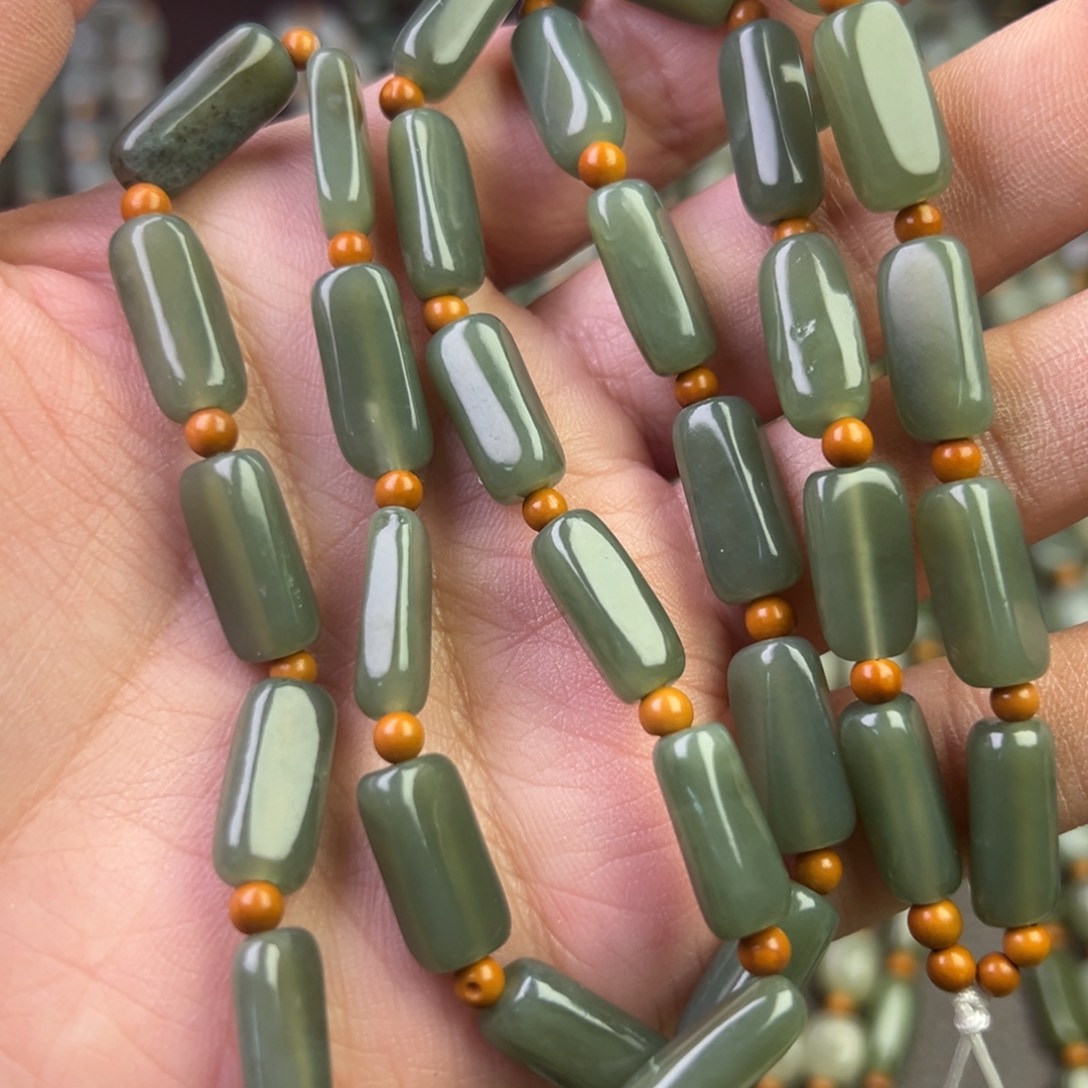 和田玉颈饰未镶嵌