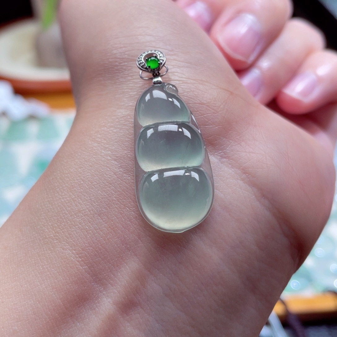 翡翠颈饰18K金镶嵌豆子