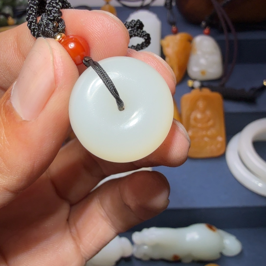 和田玉颈饰未镶嵌v****d