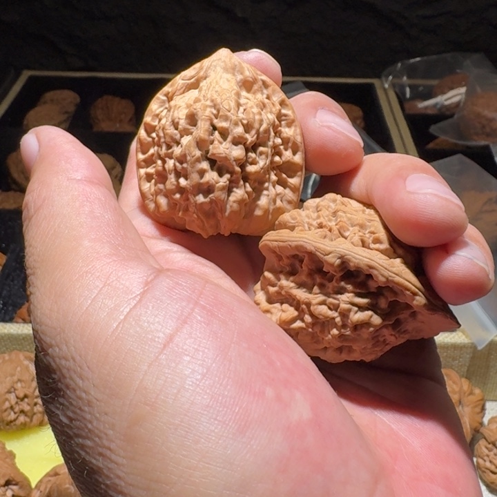 爱***见文玩核桃吊坠官帽