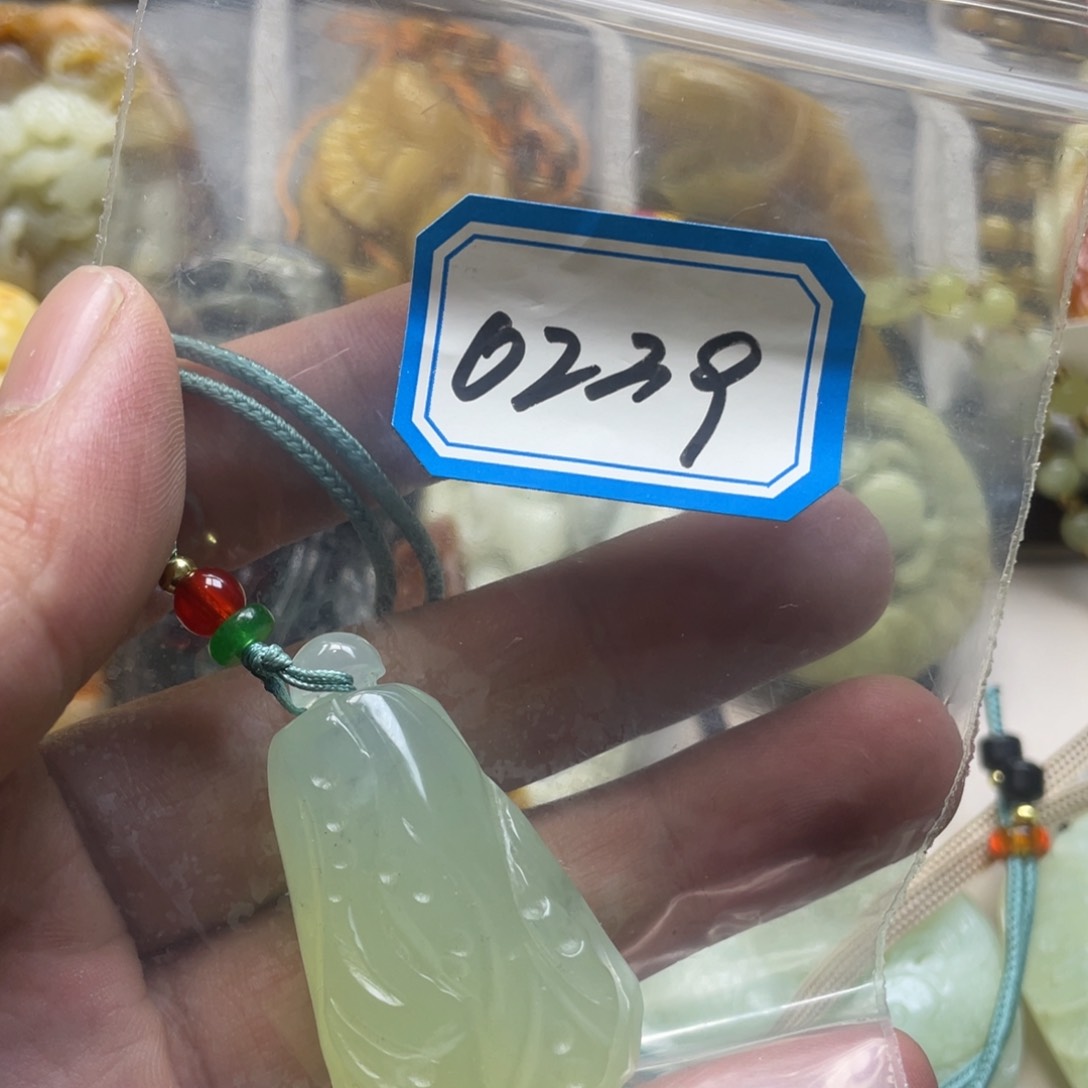 岫玉颈饰未镶嵌吊坠