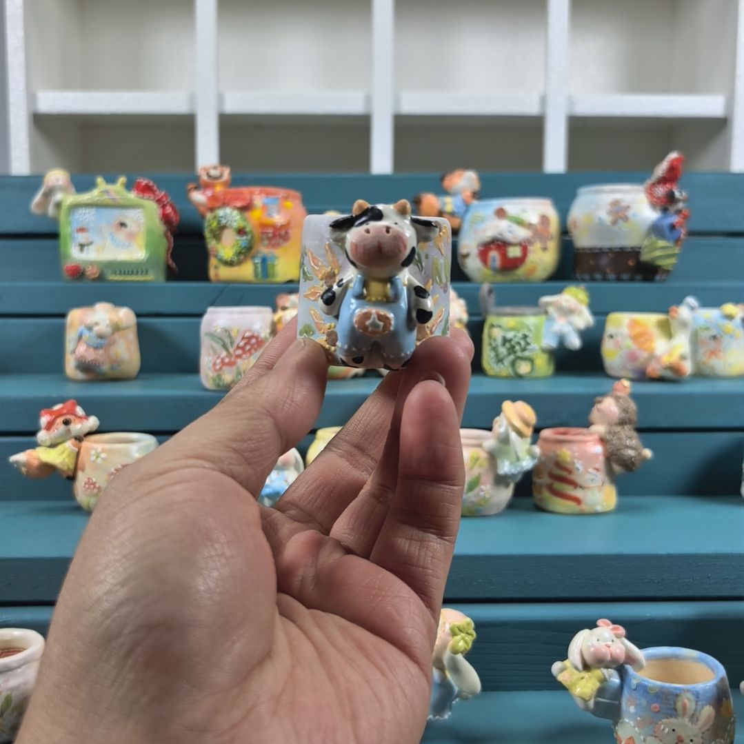 宇****奶牛 手绘多肉花盆