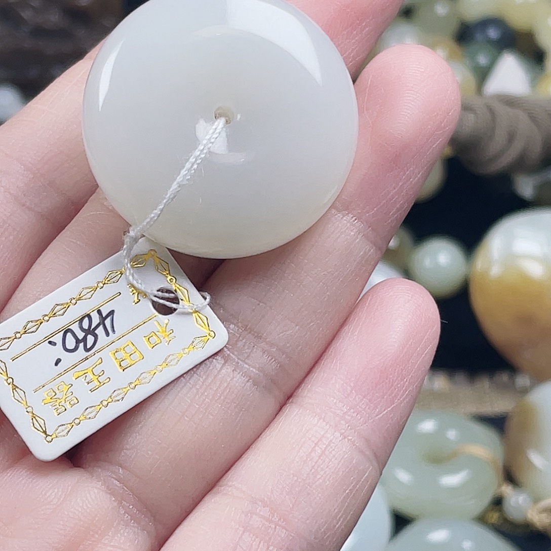 微***。和田玉未镶嵌颈饰