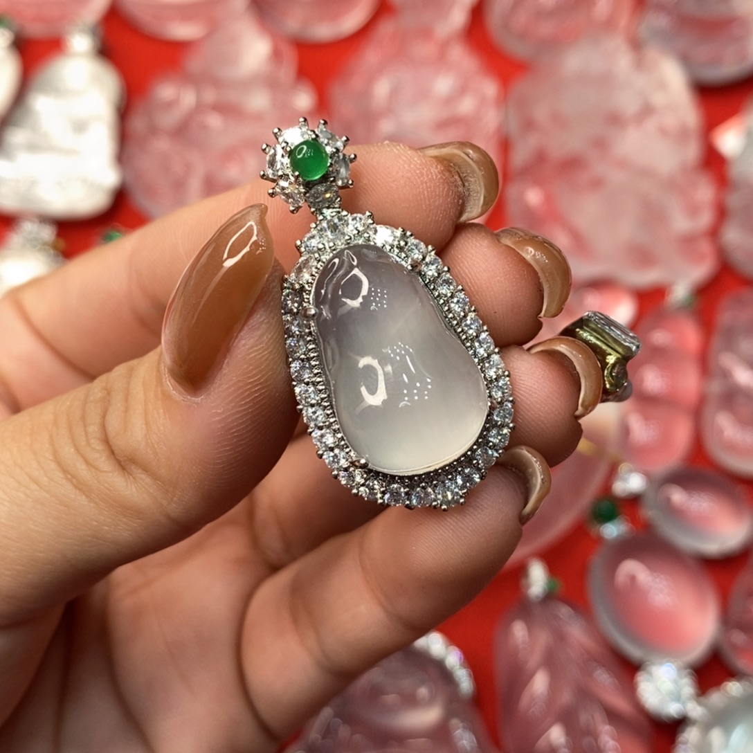 石英质玉合金吊坠赠链