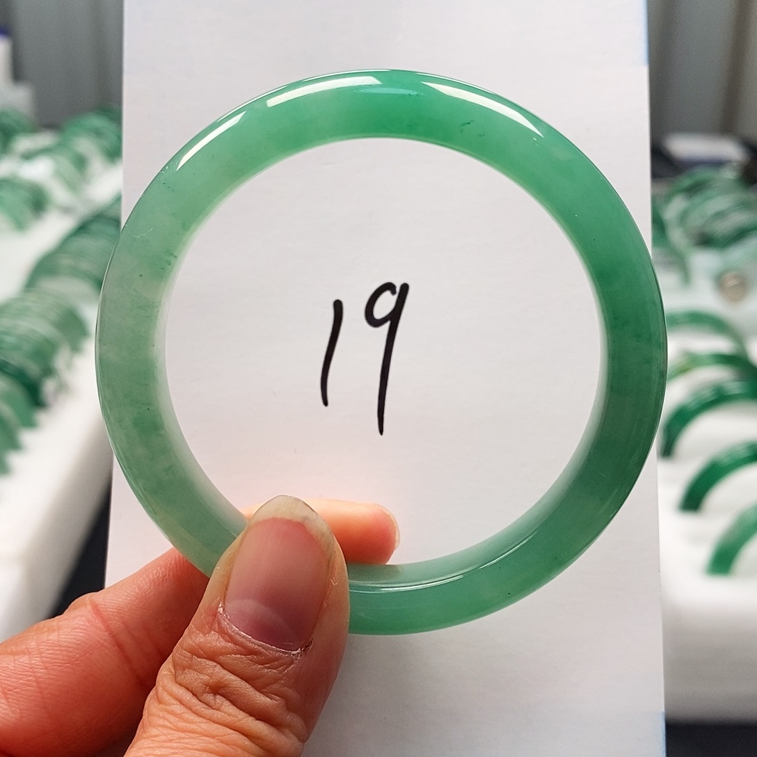 石英质玉未镶嵌手镯57.1圈口手镯