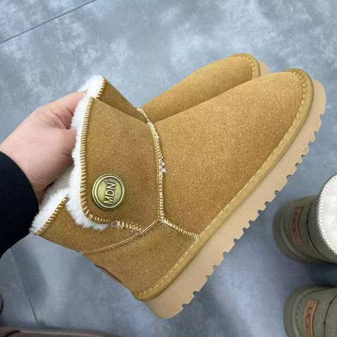 冬季加绒加厚防滑保暖短筒雪地靴女百搭舒适棉鞋