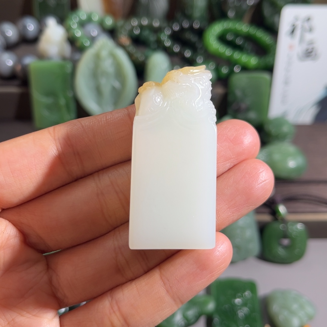 和田玉未镶嵌颈饰定制