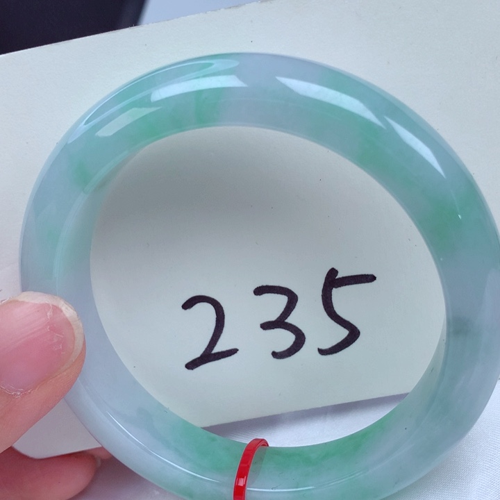 翡翠手镯未镶嵌翡翠