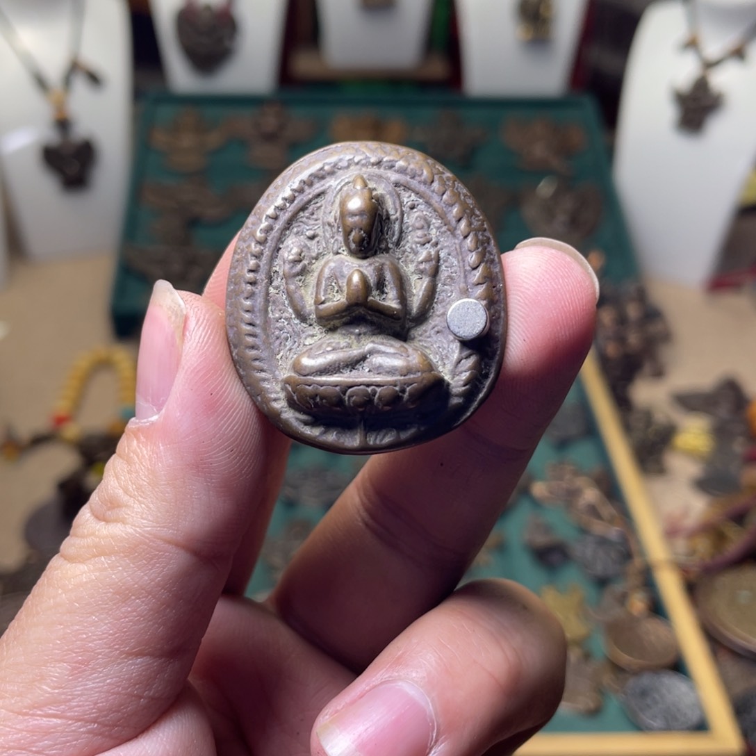 藏传老料四臂观音