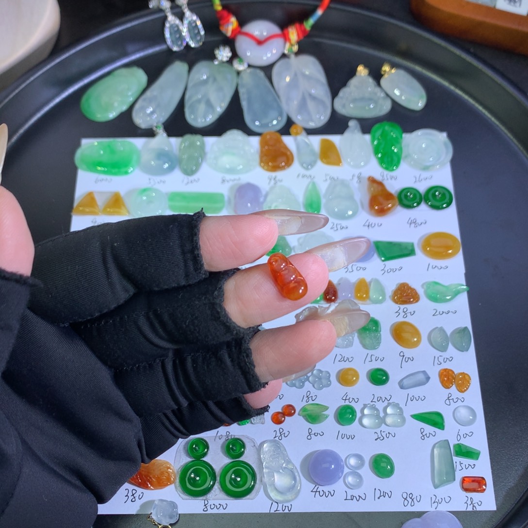 翡翠未镶嵌吊坠(不含链)红豆