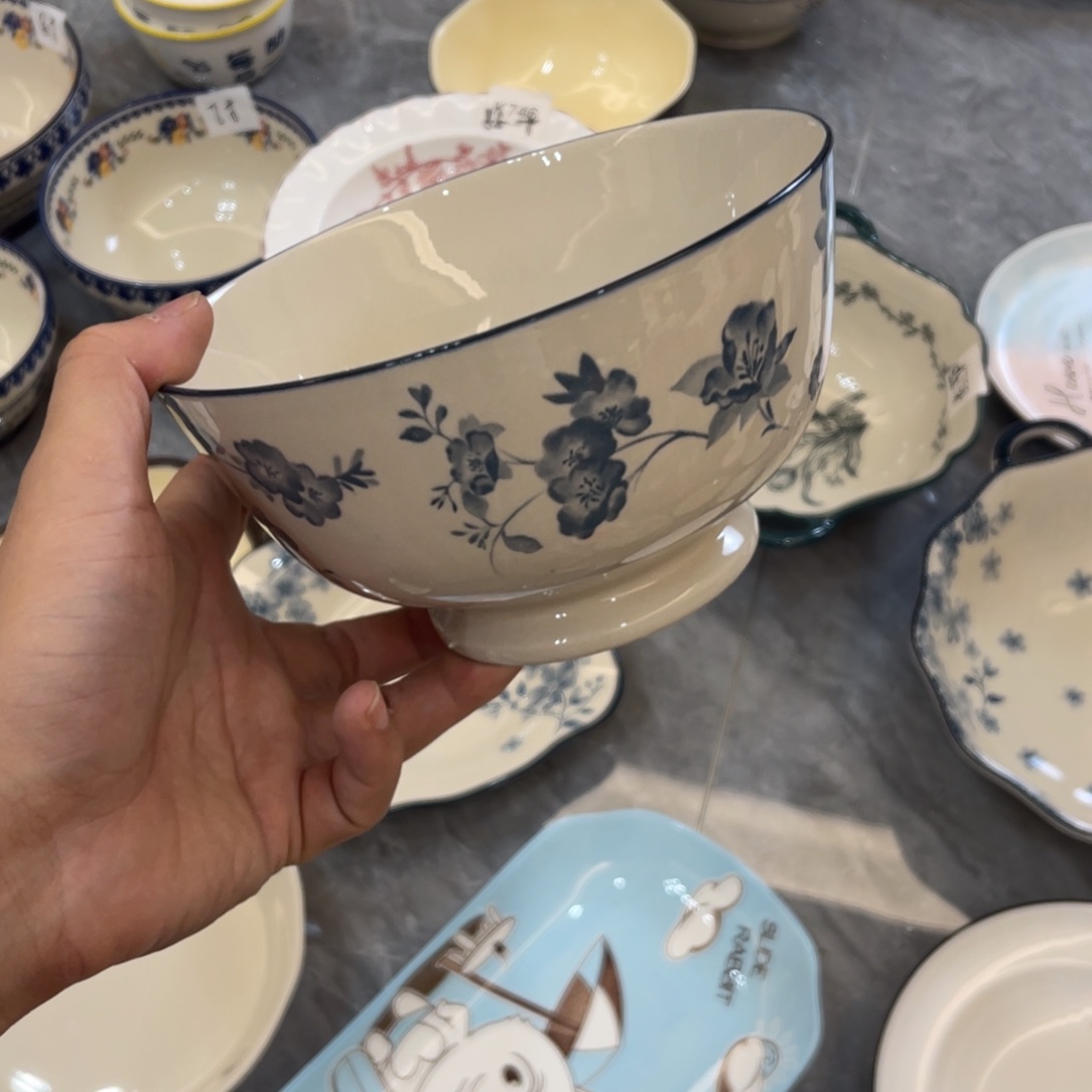 陶瓷微瑕餐具介意勿拍，满18飞！