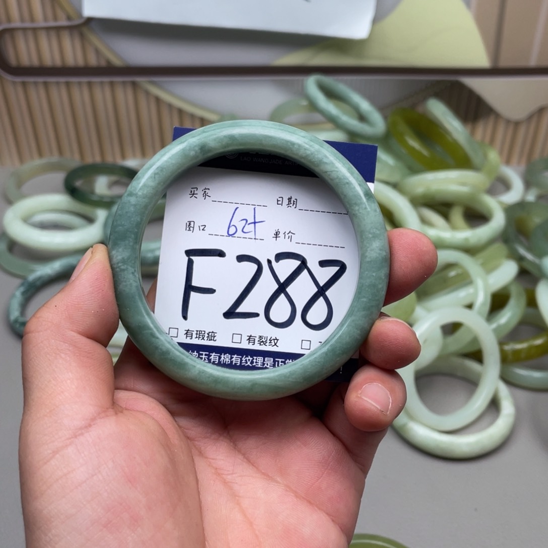 岫玉手镯手镯未镶嵌