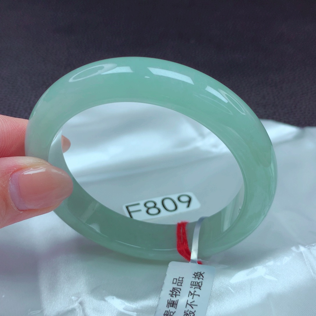 翡翠手镯未镶嵌手镯88