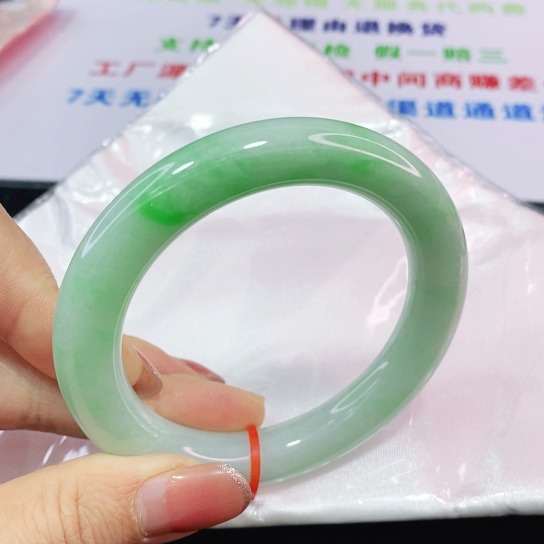 未镶嵌手镯（圆镯）翡翠55.6圈细腻