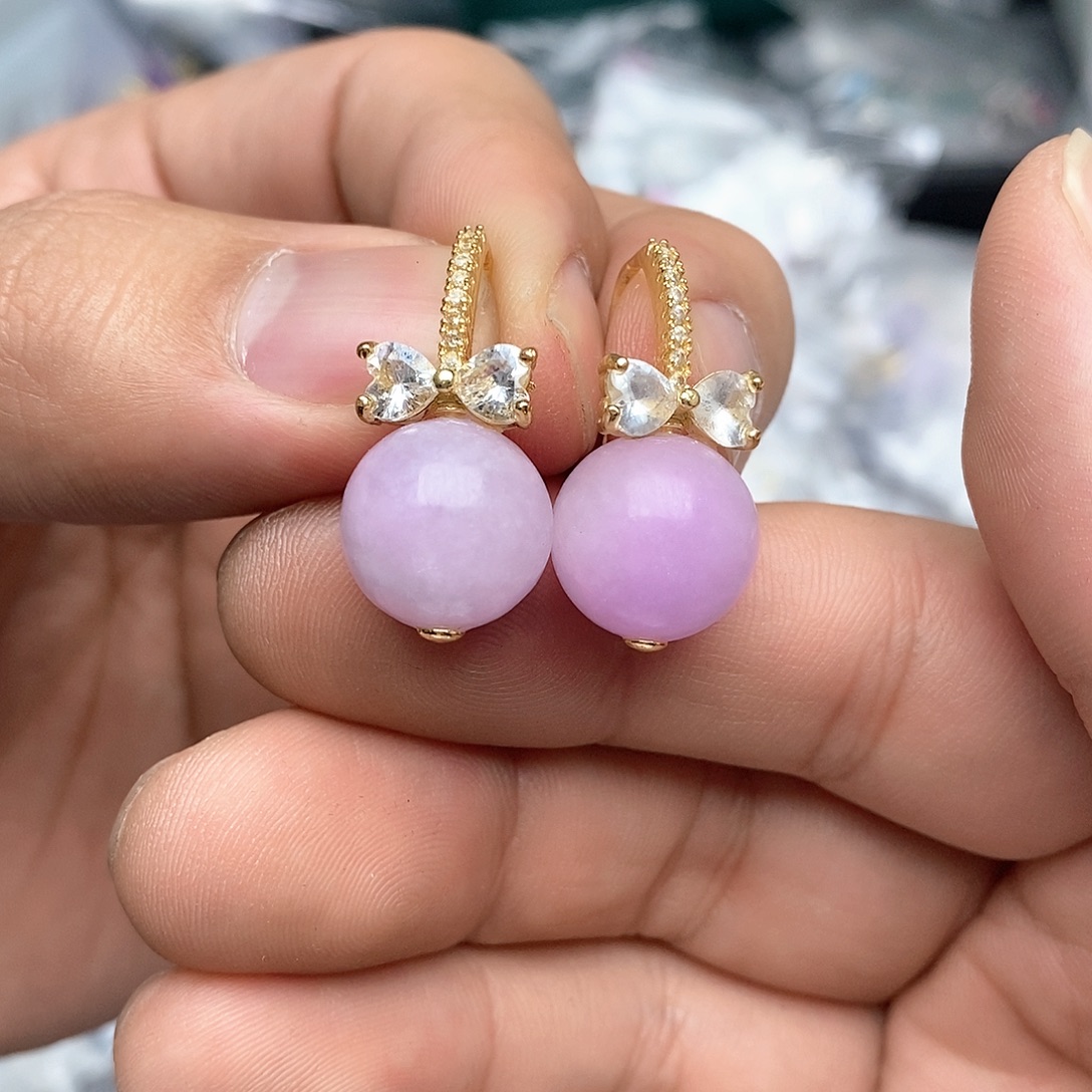 只买单纯的吊坠，没带链子，属的性质。耳饰