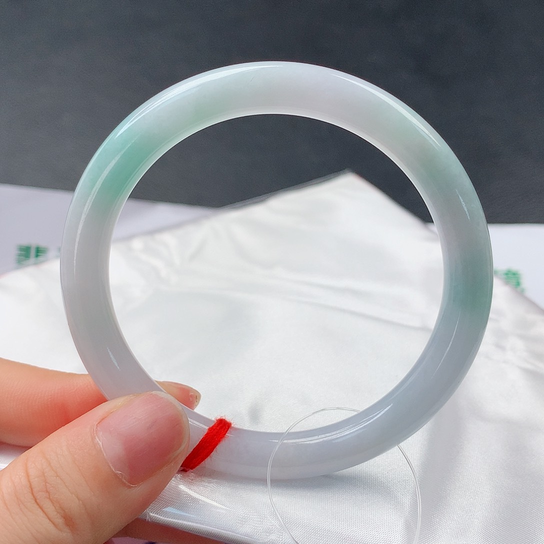 翡翠手镯铂Pt950镶嵌37圆56