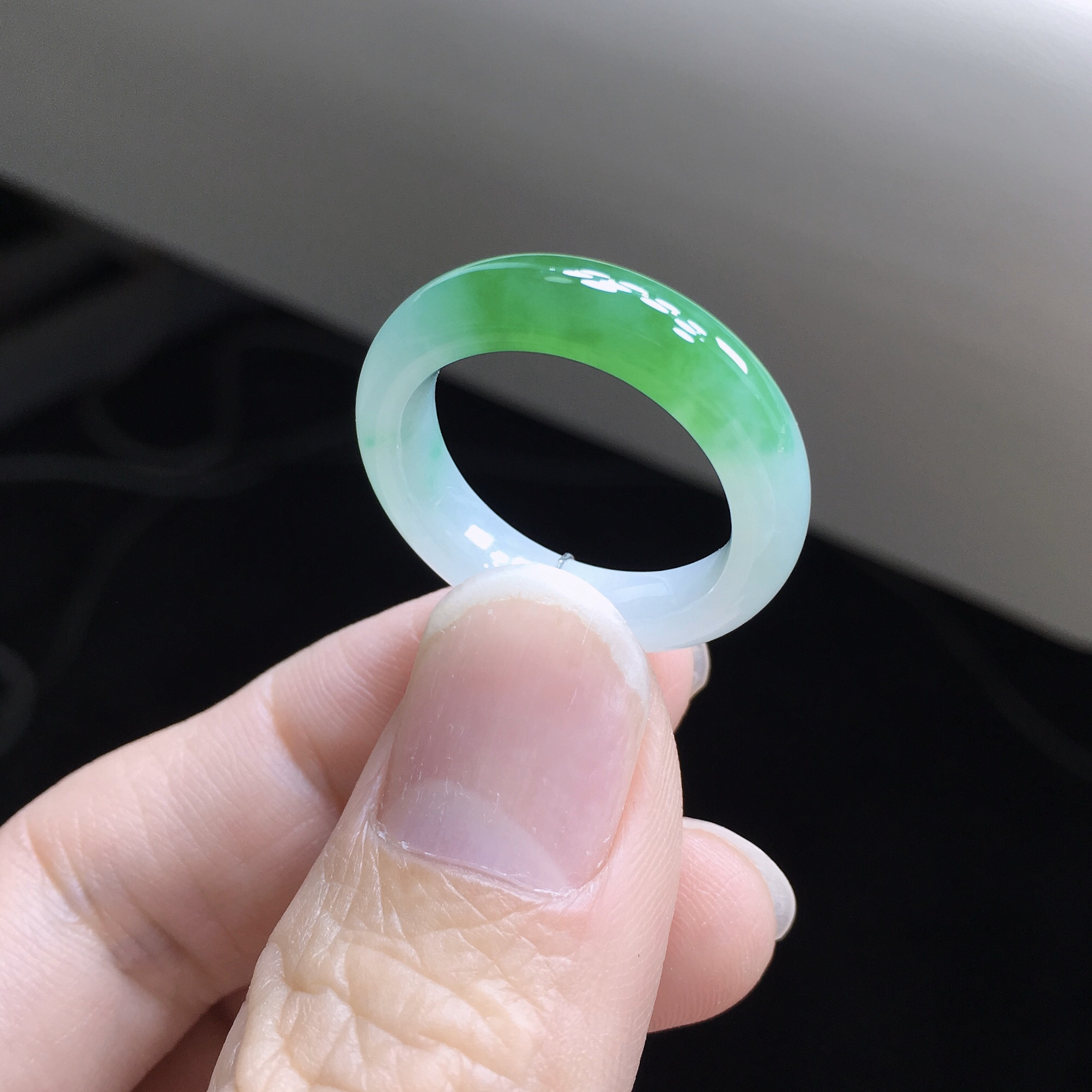 19-20号圈 天然A货缅甸翡翠 冰润飘阳绿戒指 尺寸18.7×5.6×3.9mm