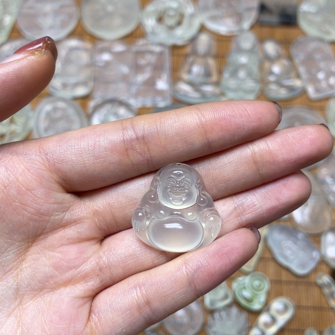 未镶嵌蛇纹石玉颈饰凌*?