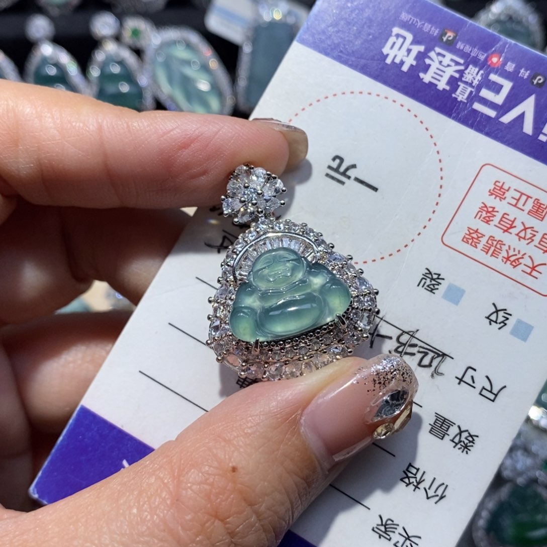 翡翠颈饰未镶嵌翡翠