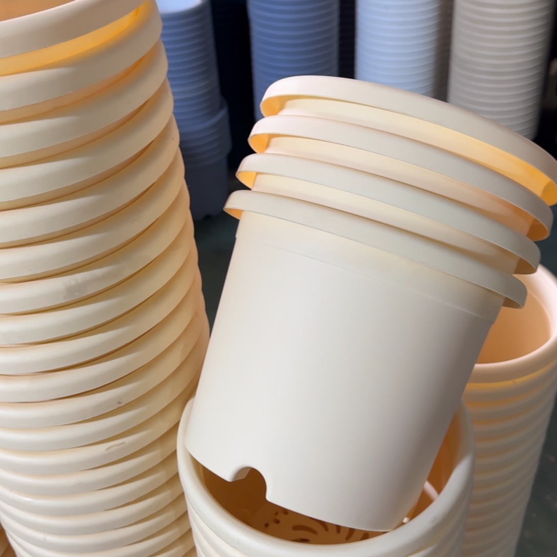 树脂四季盆3#带拖米黄10