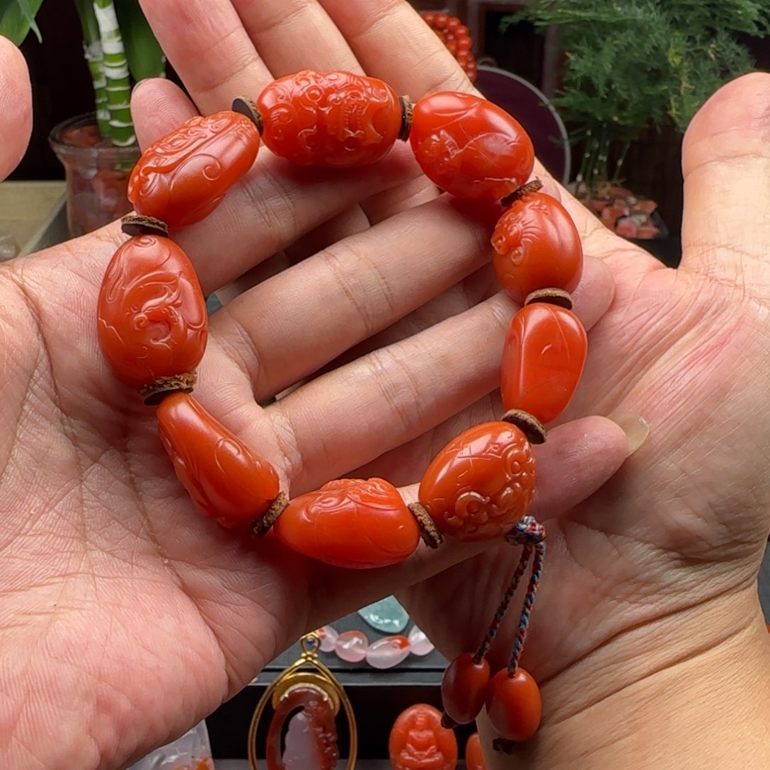 啸***狼南红玛瑙滴水洞随型手串未镶嵌