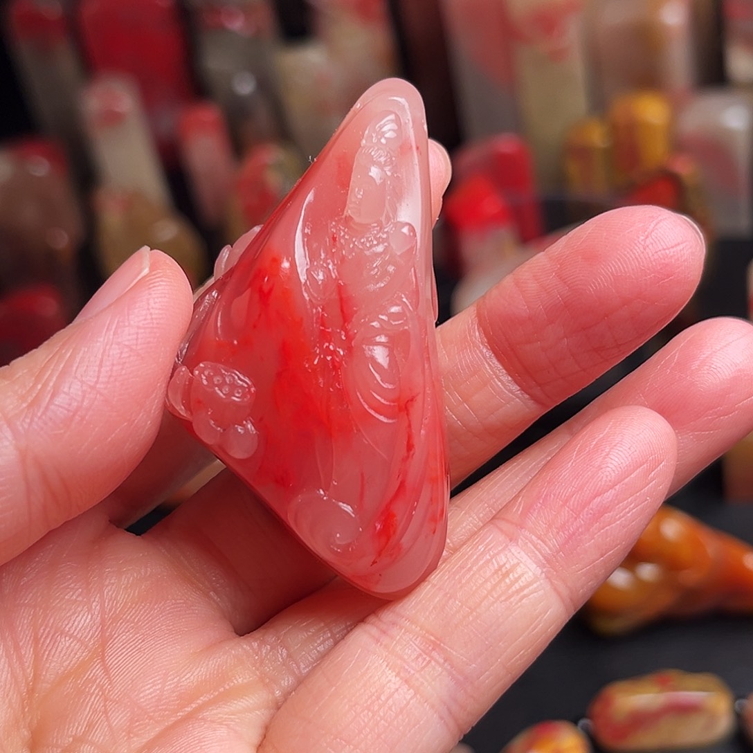 巴林石其他鸡血石手玩件