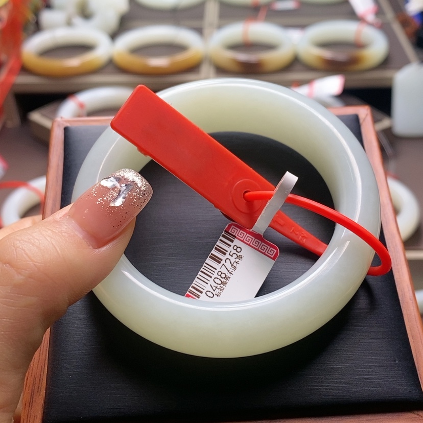 【闪购商品】和田玉手镯未镶嵌