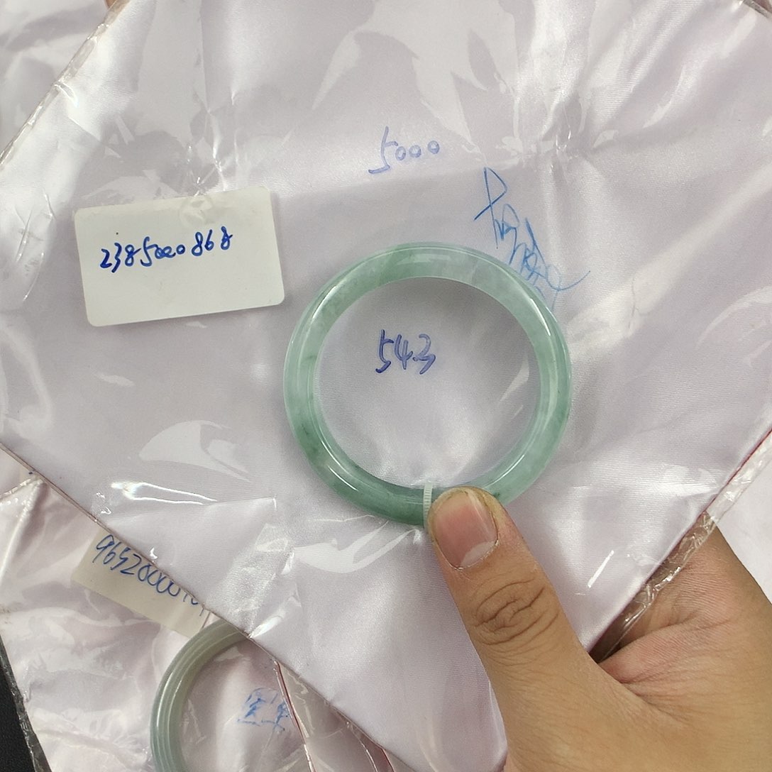 翡翠手镯未镶嵌天然缅甸翡翠手镯