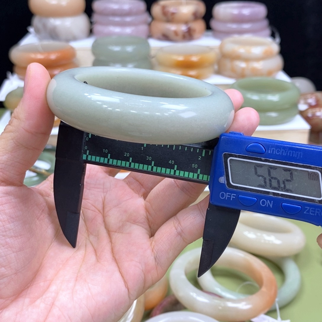 石英质玉未镶嵌手镯