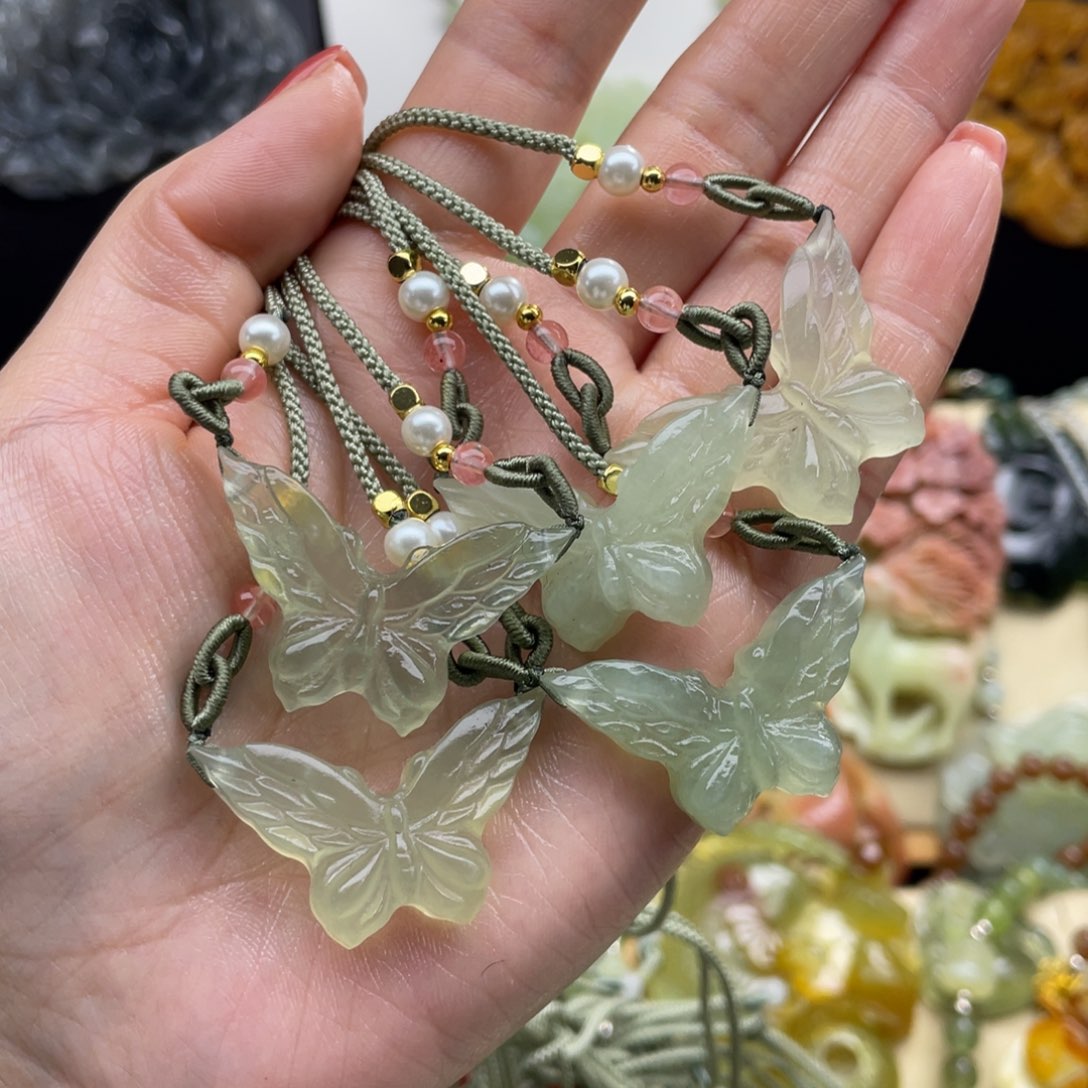 未镶嵌蛇纹石玉颈饰