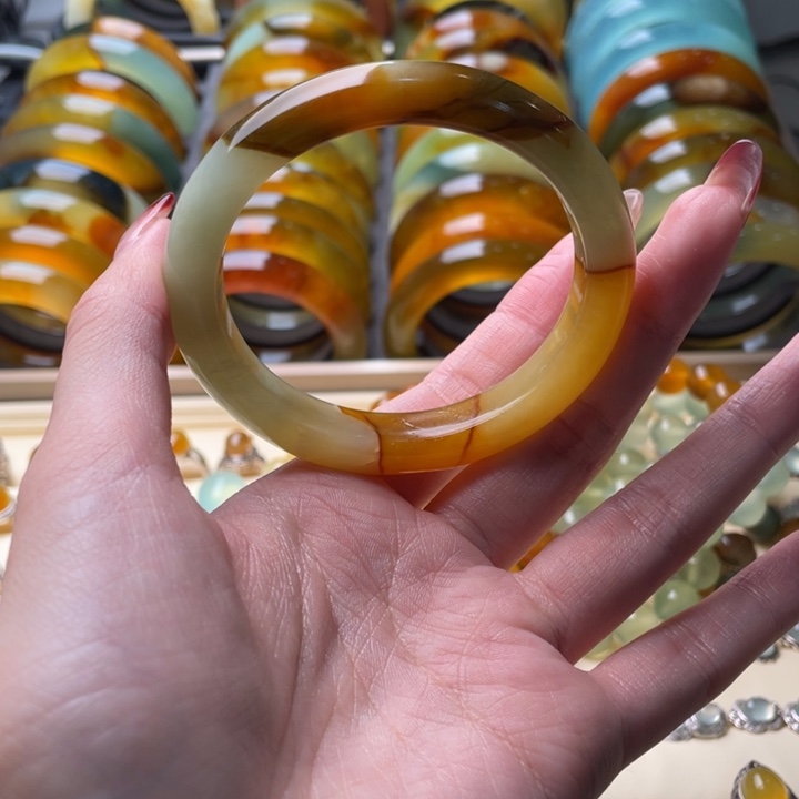 蛇纹石玉手镯未镶嵌54.55