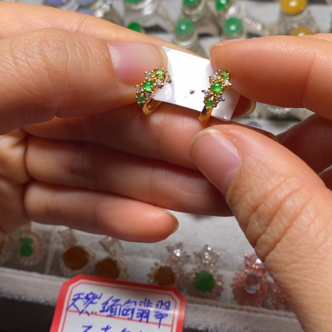 翡翠耳饰未镶嵌耳饰