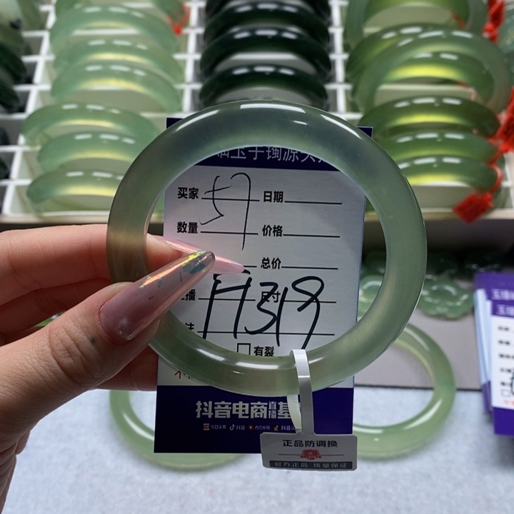 蛇纹石玉手镯未镶嵌三***娘