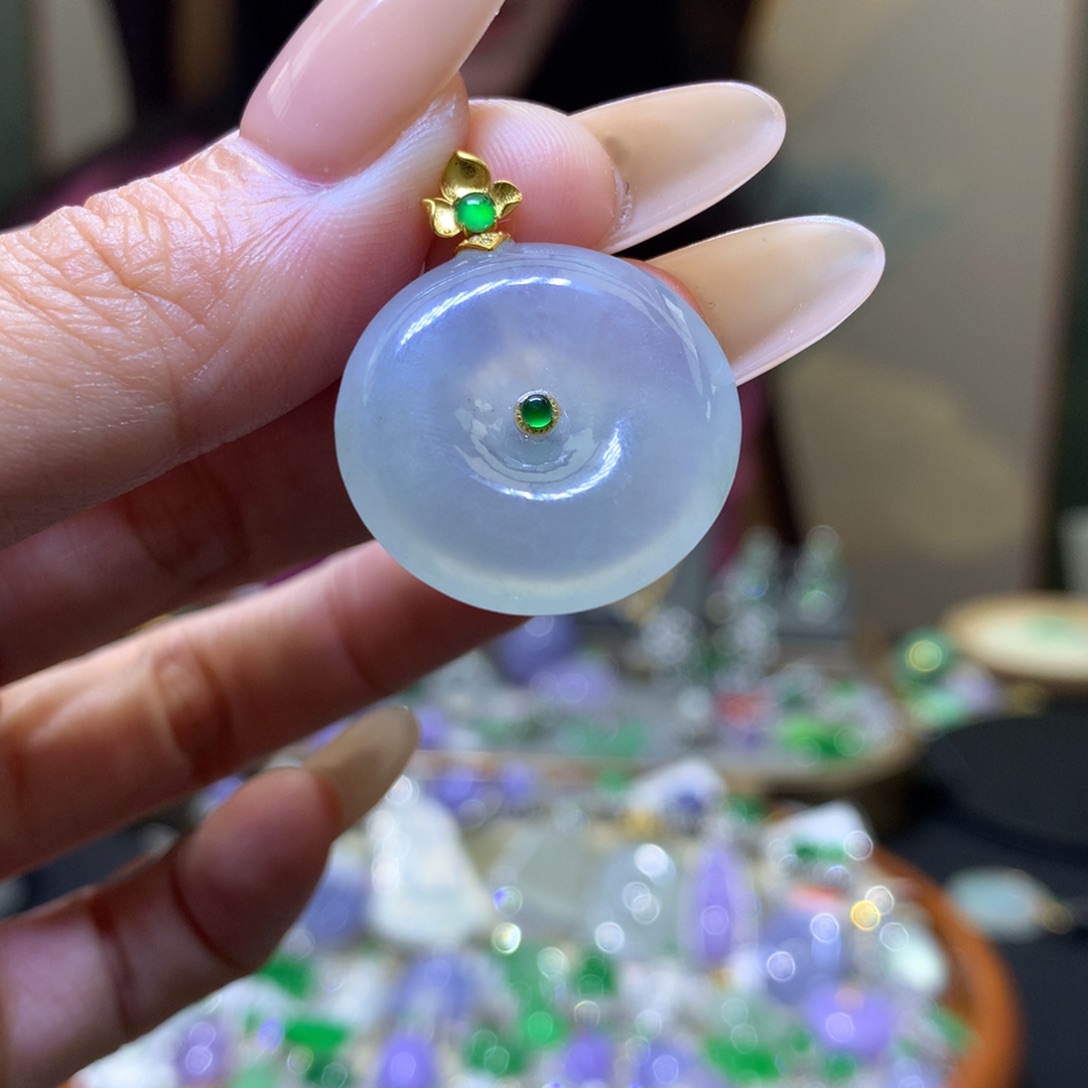 颈饰18K金镶嵌翡翠