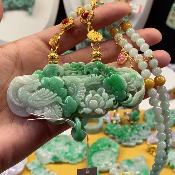 翡翠颈饰未镶嵌翡翠吊坠