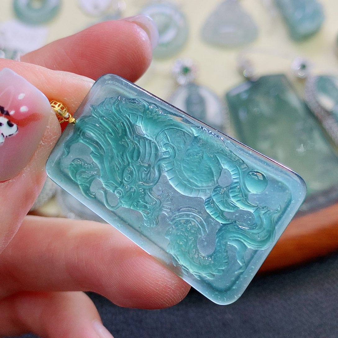 翡翠颈饰18K金镶嵌翡翠