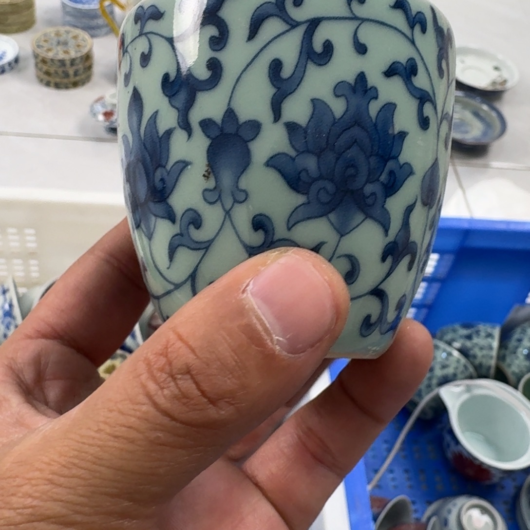 摆件陶清釉青花缠枝莲手雷杯