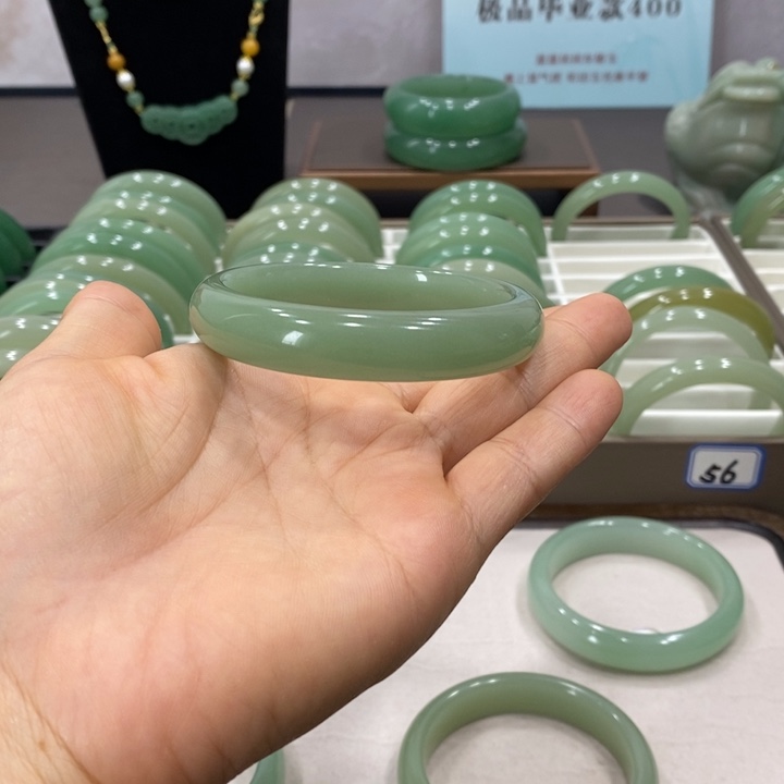 东陵石手镯（圆镯）未镶嵌（****）