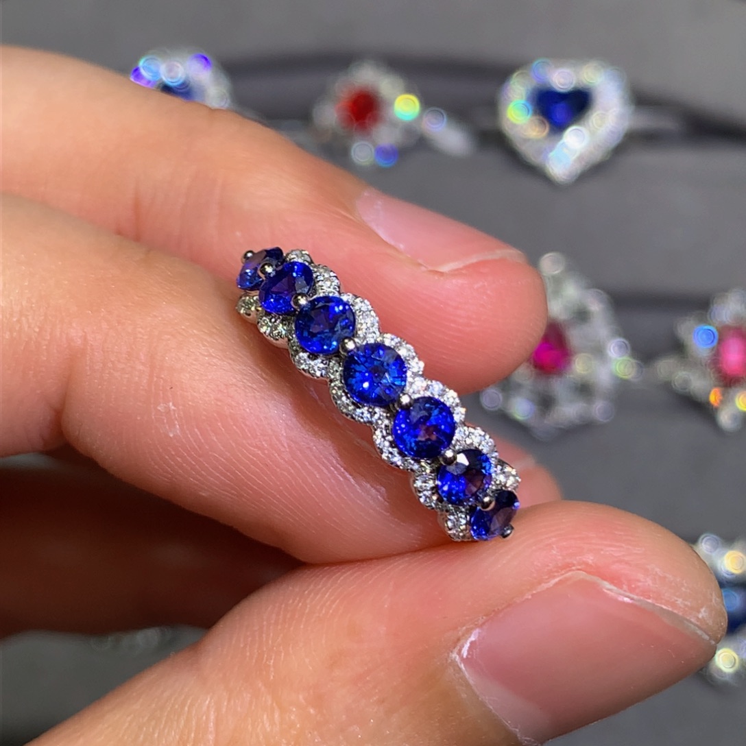 蓝宝石戒指18K金镶嵌