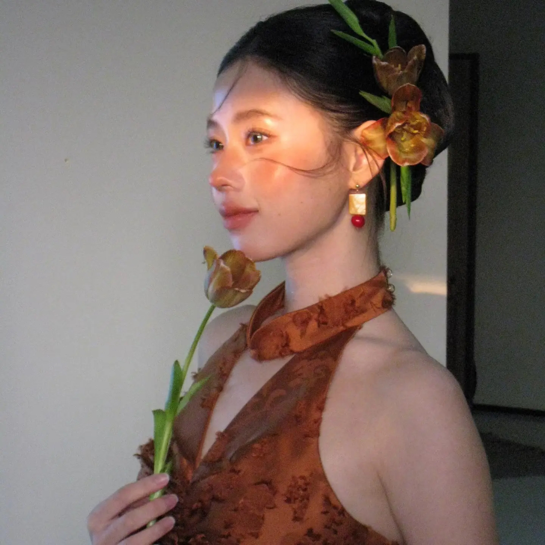 康康老师同款焦糖郁金香气质｜新中式新娘鬓边的暖调柔韵复古古风