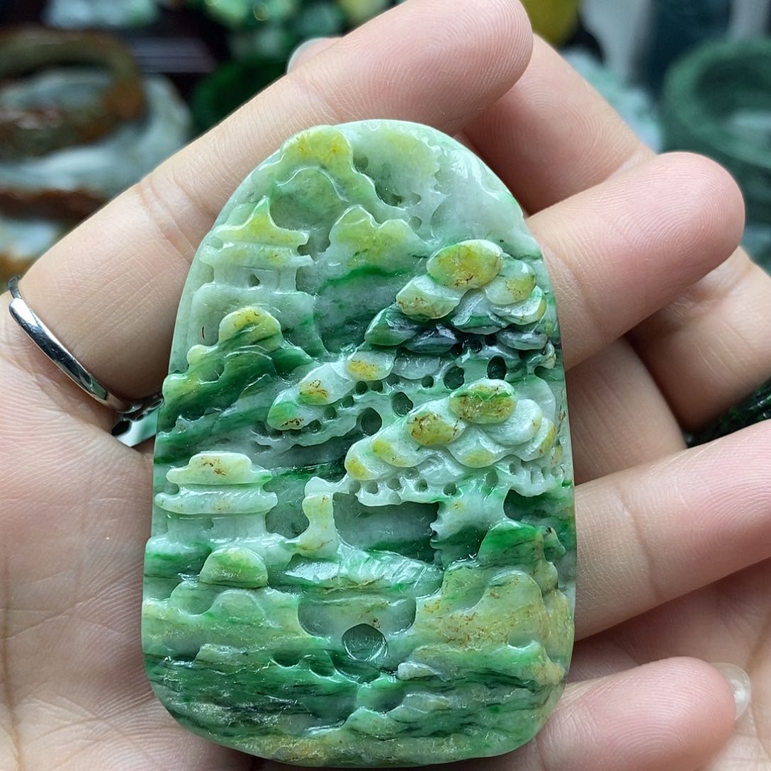 颈饰未镶嵌翡翠，****开牌子