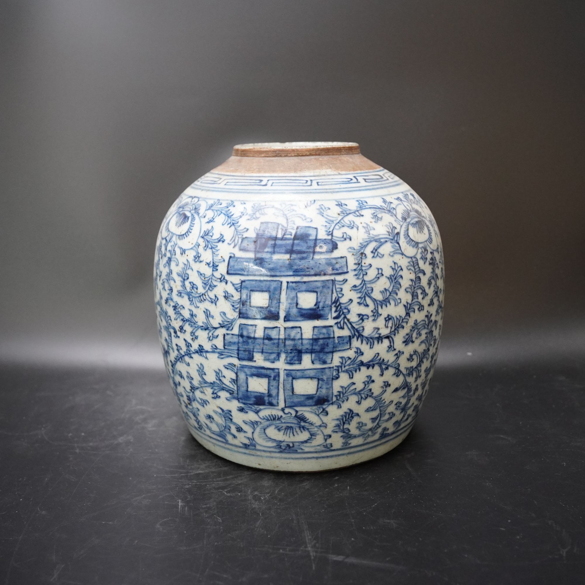 Lot.25070678清中期青花缠枝花卉如意纹罐 高：约21.4cm