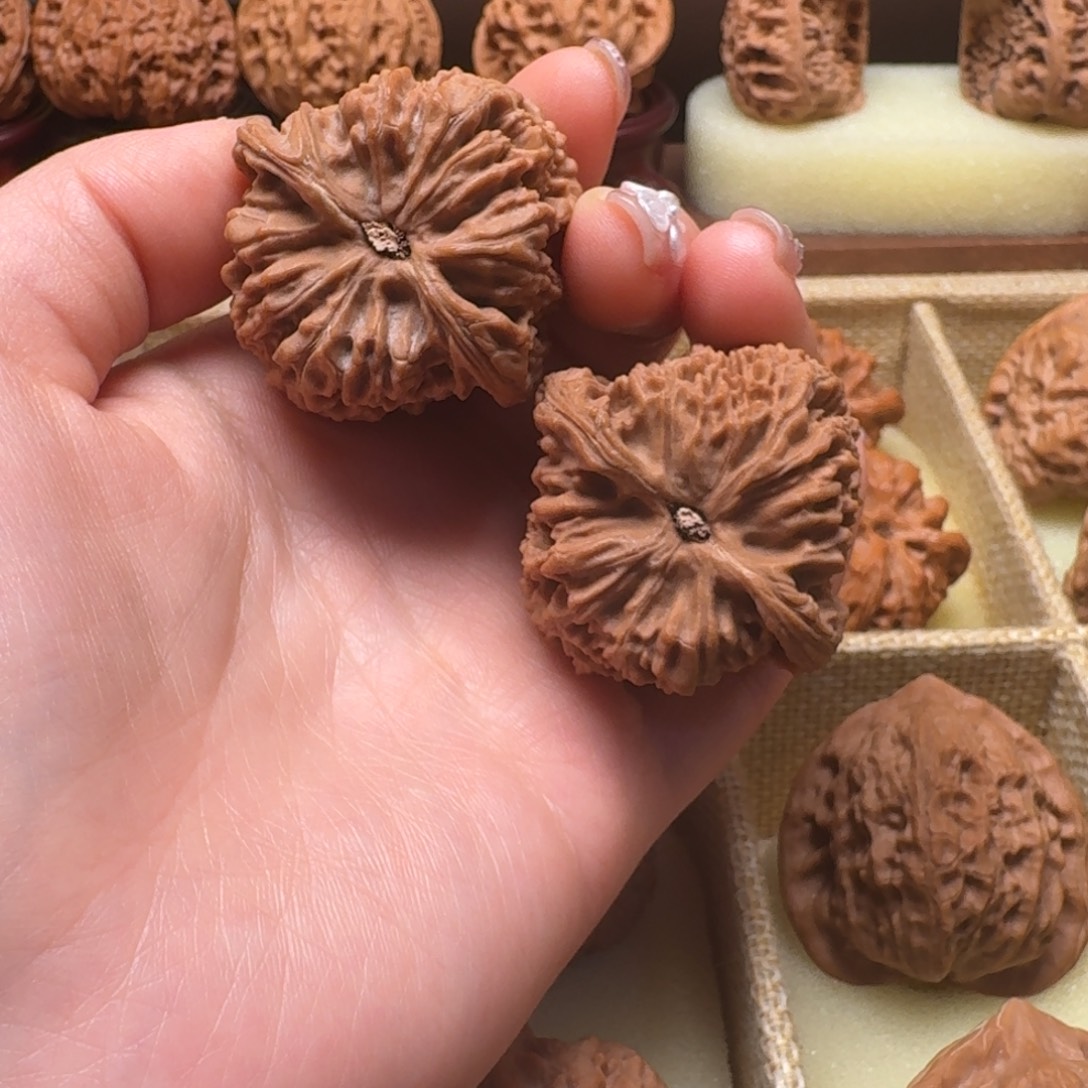 Q***A文玩核桃吊坠39南疆石