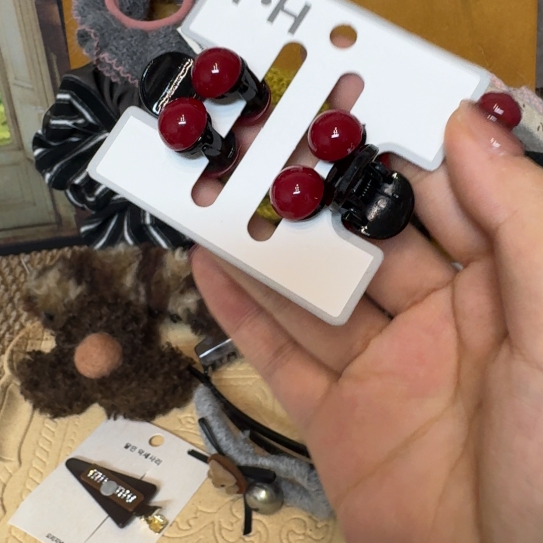 布艺铁合金红球刘海对夹