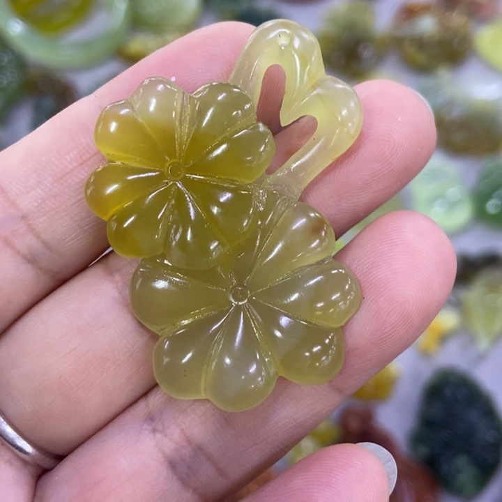 蛇纹石玉未镶嵌挂件