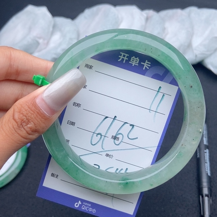 石英质玉（非洲翠）手镯未镶嵌11