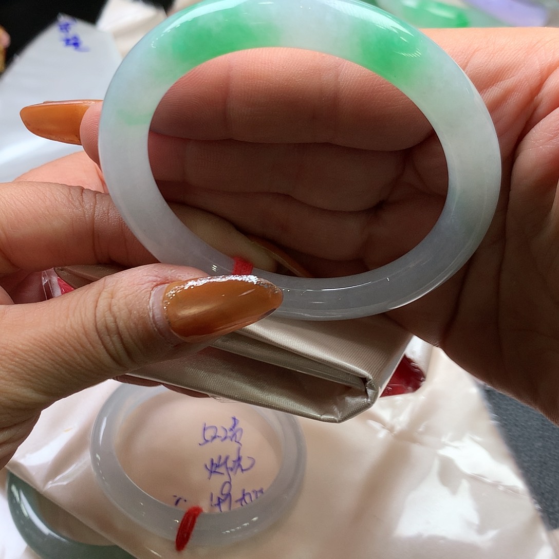 翡翠未镶嵌手镯57圆条