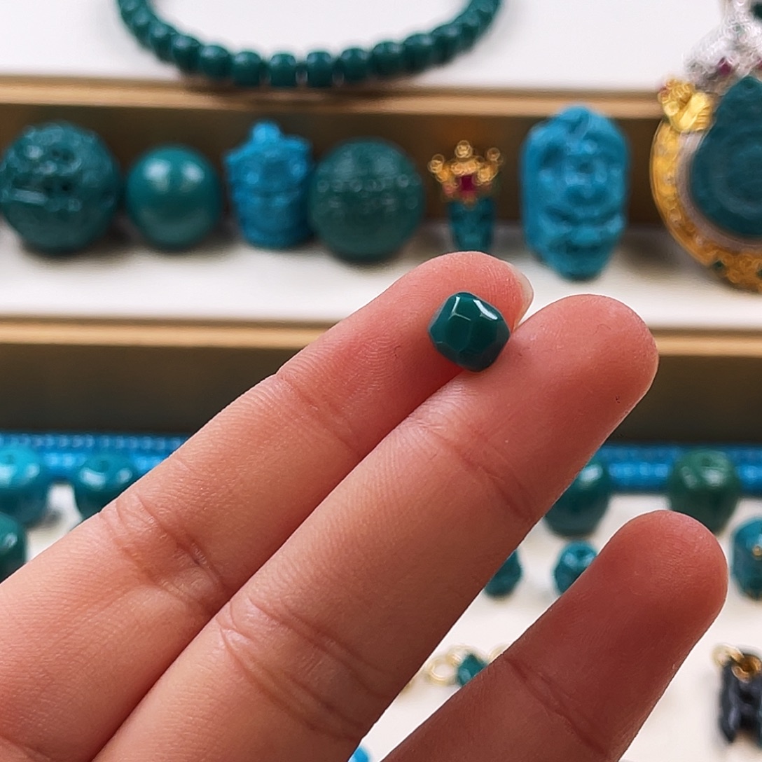 绿松石未镶嵌把件