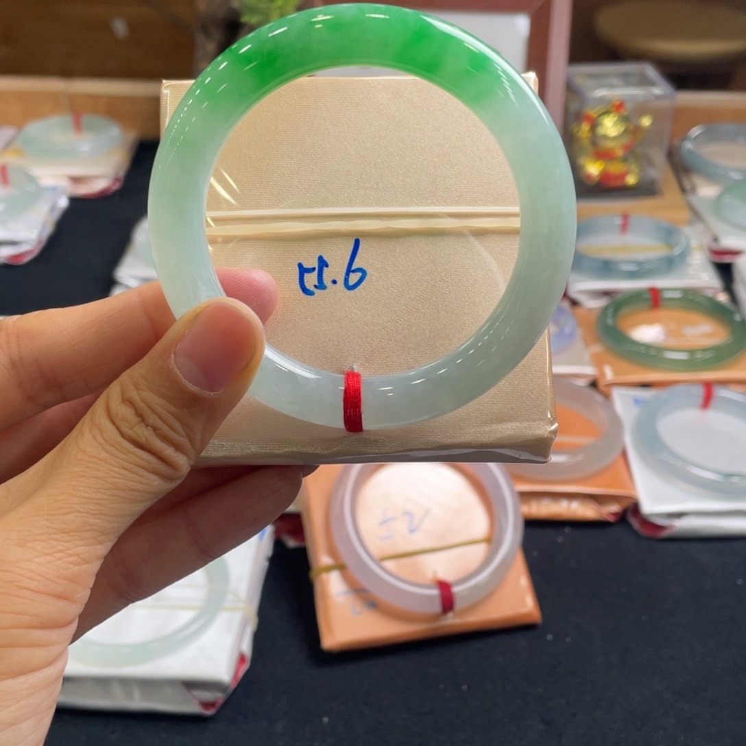 翡翠手镯未镶嵌译*55.6天然翡翠A货