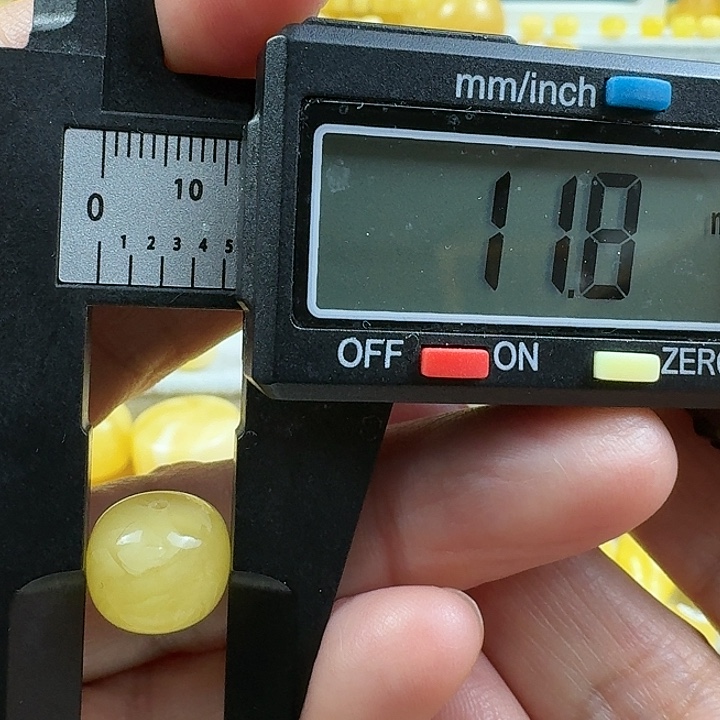 华***哥蜜蜡未镶嵌裸石30